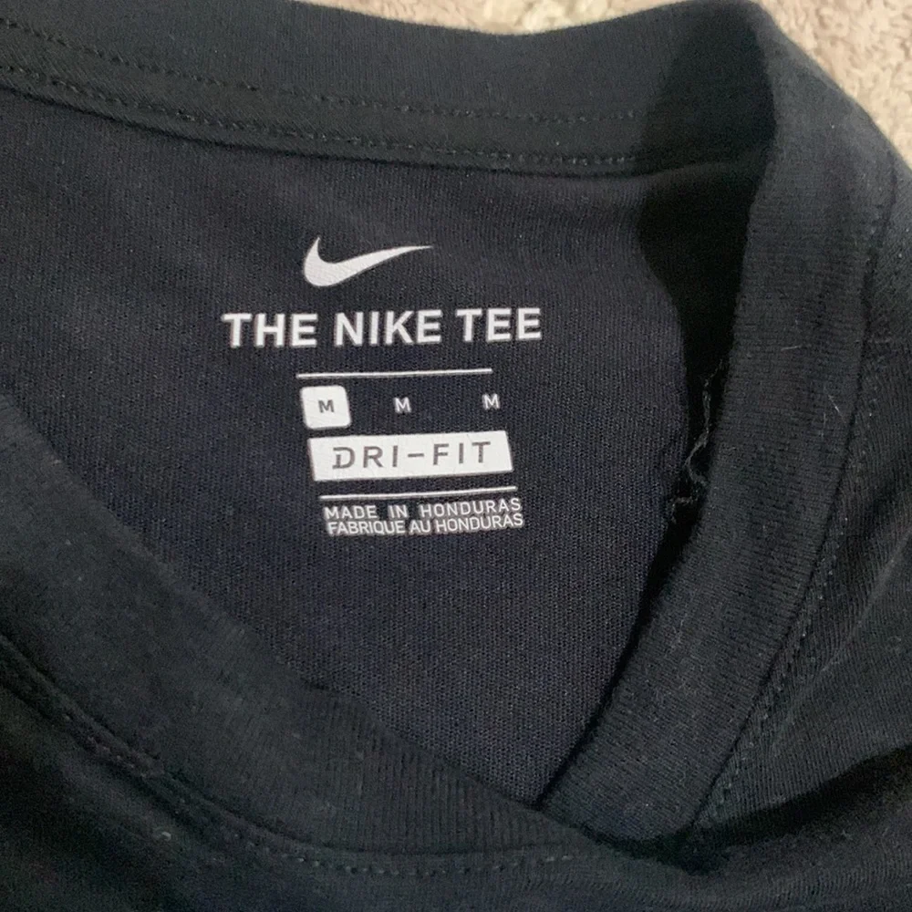 nike shirt - Picture 2 of 2